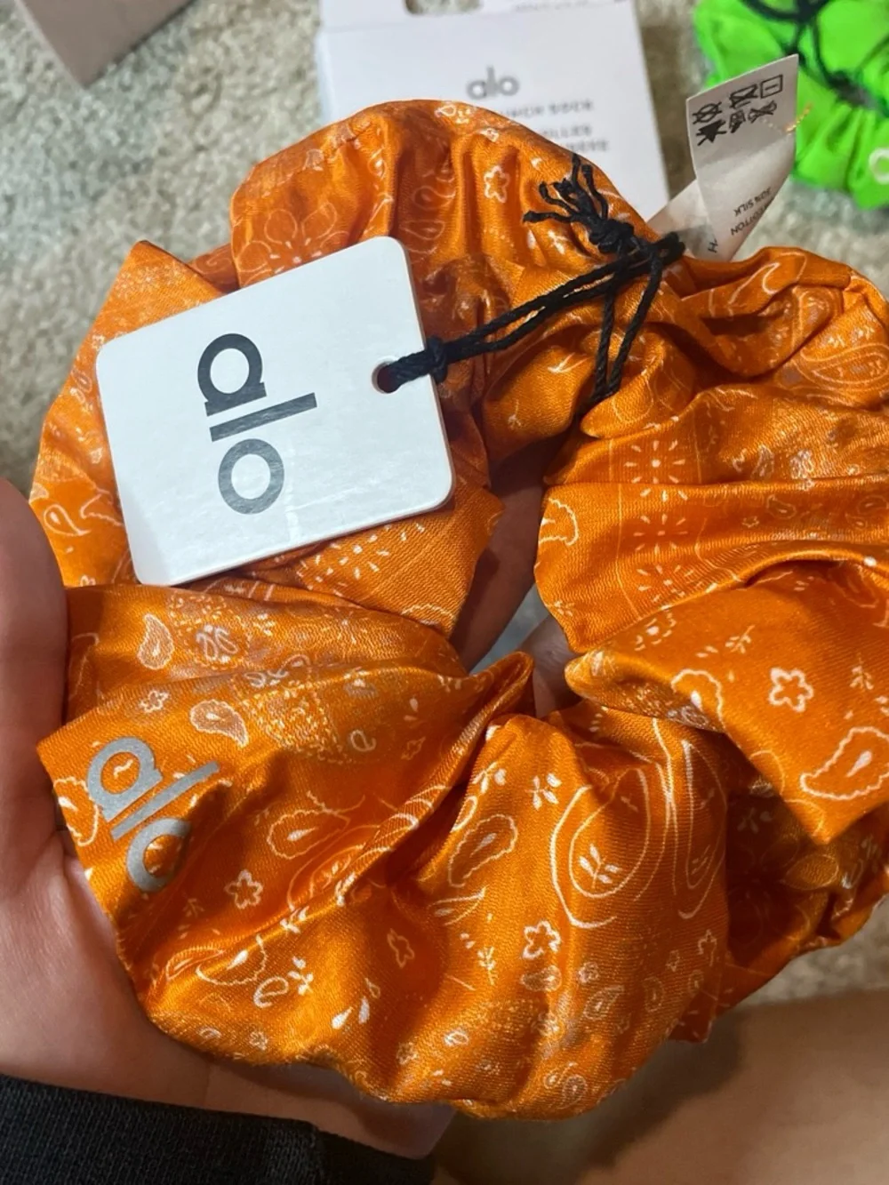 ALO !!!BUNDLE!!! Yoga Gray Ribbed Socks with Green & Orange Scrunchies